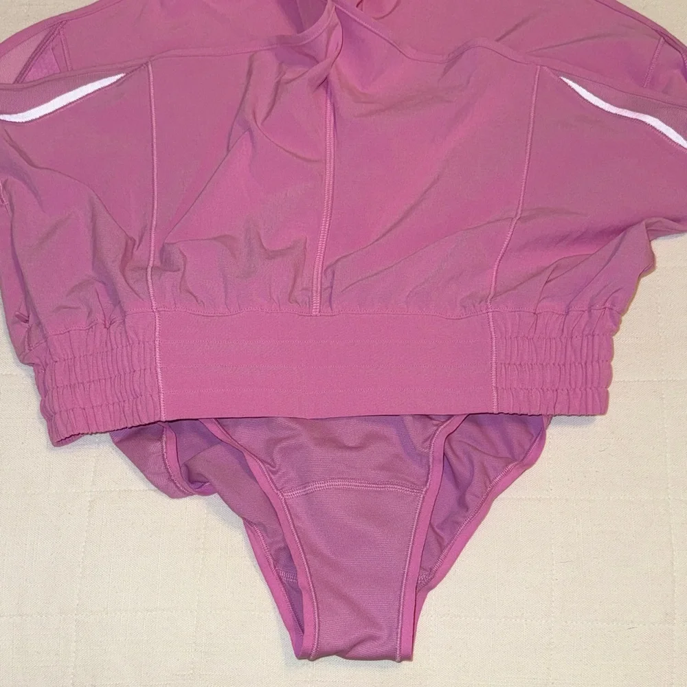 Lululemon Hotty Hot High-Rise Lined Short 2.5” - Dahlia Mauve - Size 8 - Picture 4 of 5